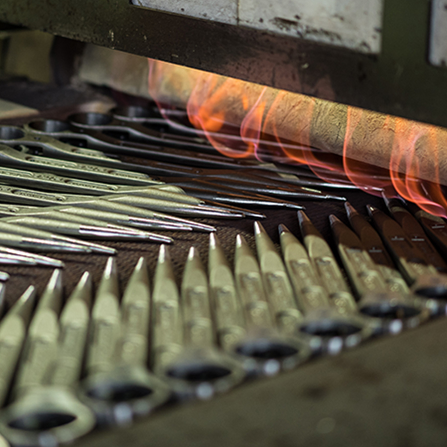 [Photo]Heat treating